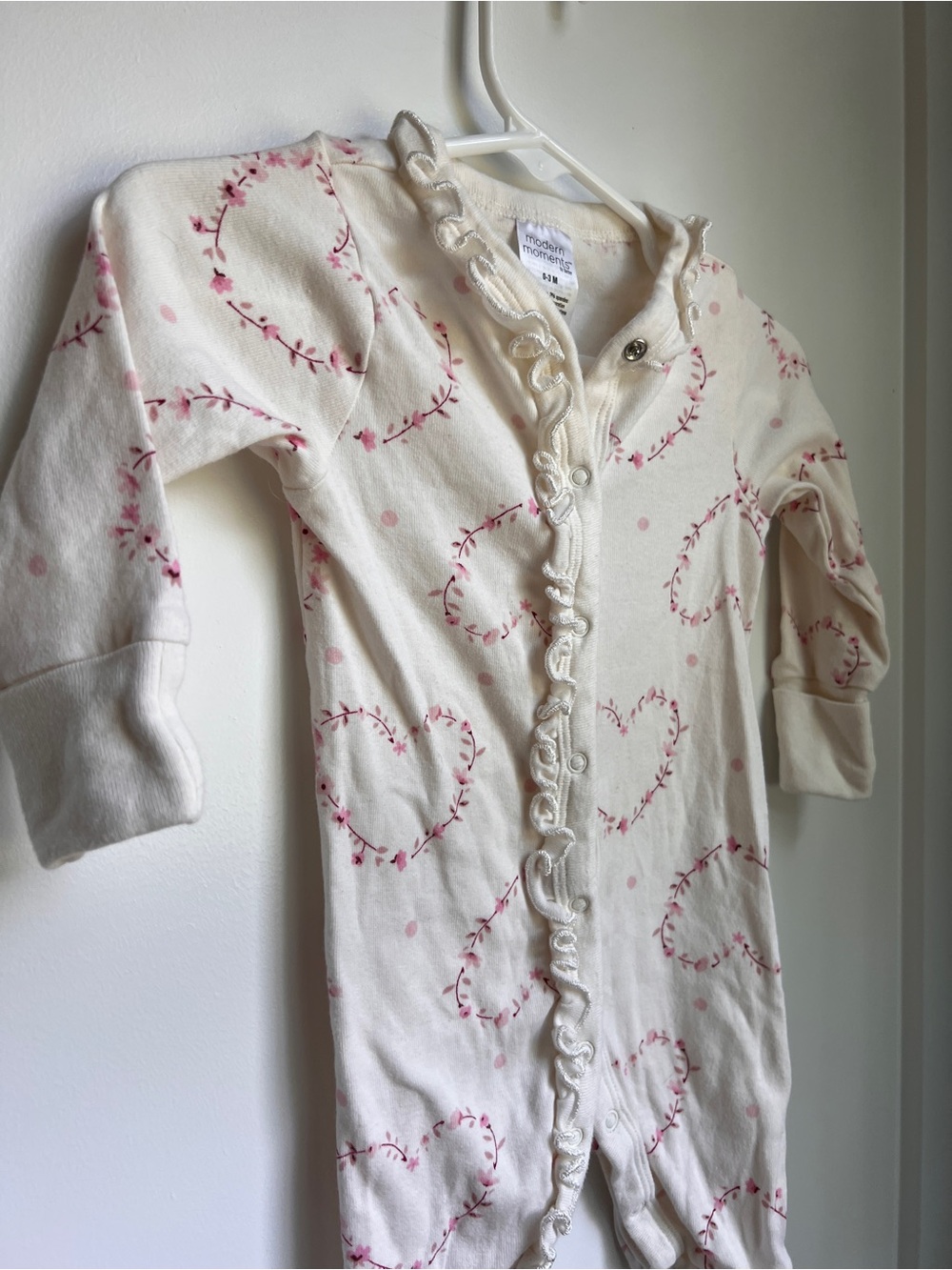 Modern Moments by Gerber Baby Girl Ruffle Footie Sleeper Floral Hearts 0-3M